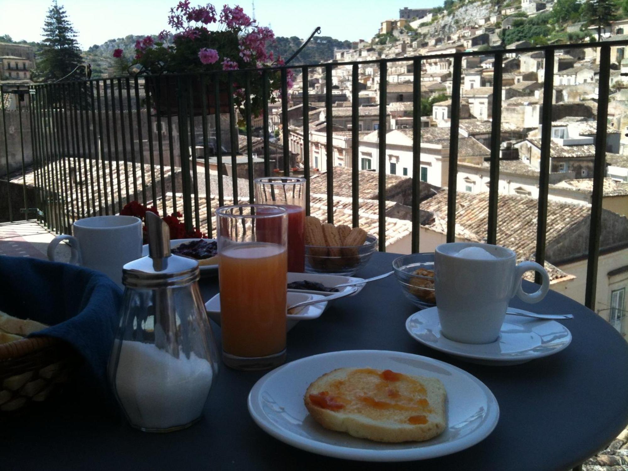 I Tetti Di Siciliando Bed & Breakfast Модика Екстериор снимка